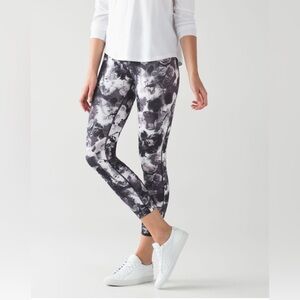 Lululemon High Times Pant (Peek)
Obscurred Black Dusty Mauve
26 inch